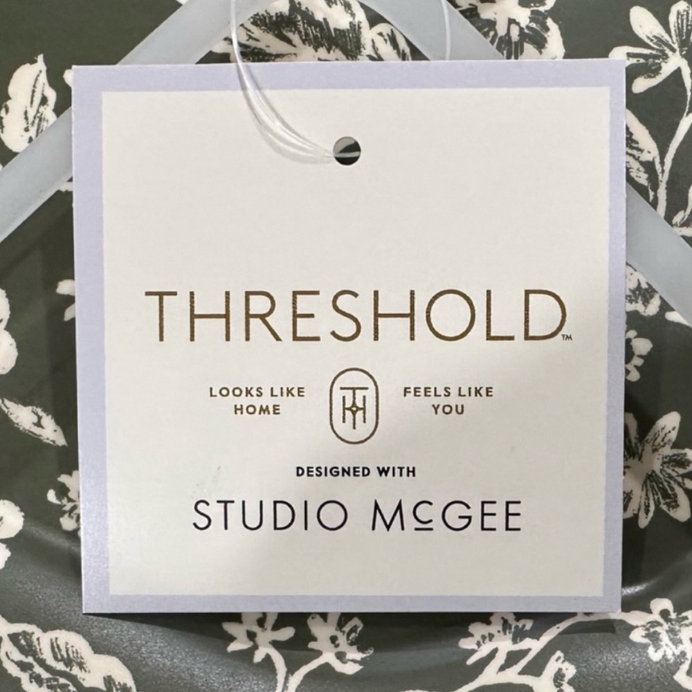 New! 4pk Threshold Designed+Studio McGee 8.5" Melamine Floral Salad Plates - Picture 12 of 13